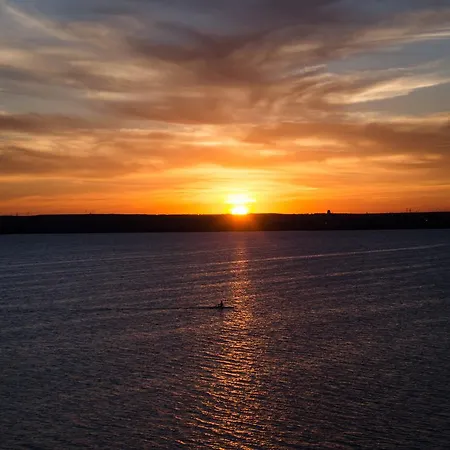 Sunset Daire